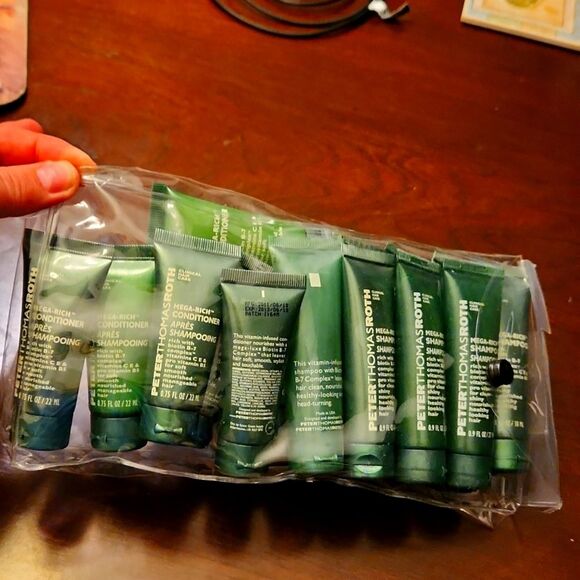 Peter Thomas Roth Collection of Travel Shampoos & Conditioners - Picture 1 of 7